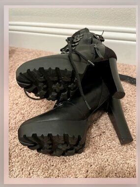 Guess Ankle boots